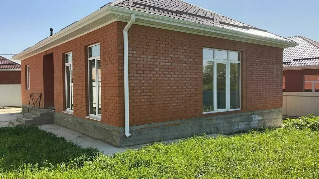 Дом в Краснодарский край, Динской район, Новотитаровское с/пос, Карла ... - Фото 1