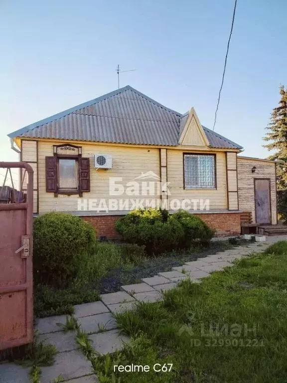 Дом в Саратовская область, Вольский район, Широкобуеракское ... - Фото 1