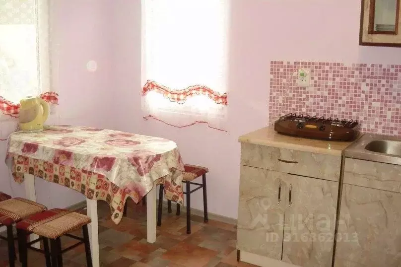 Дом в Краснодарский край, Ейск Октябрьская ул., 123 (50 м) - Фото 1
