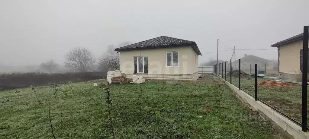 Дом в Адыгея, Майкоп городской округ, Ханская ст-ца ул. 50 лет Победы ... - Фото 1