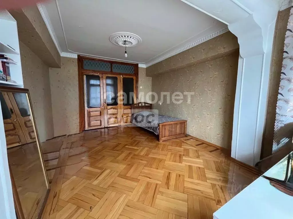 3-к кв. Дагестан, Махачкала ул. Магомеда Гамзатова, 18 (80.0 м) - Фото 0