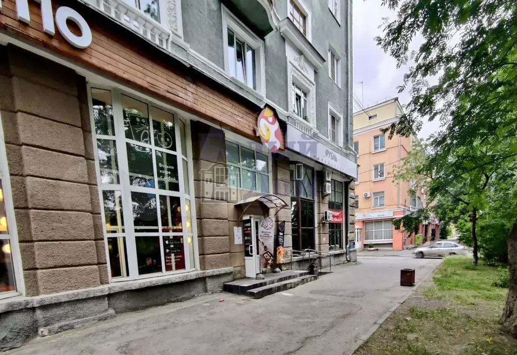 Аренда, 80 м2. м-рн Уралмаш - Фото 1