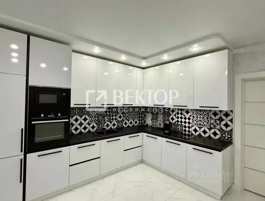 3-к кв. Ивановская область, Иваново ул. Ермака, 10 (126.8 м) - Фото 1