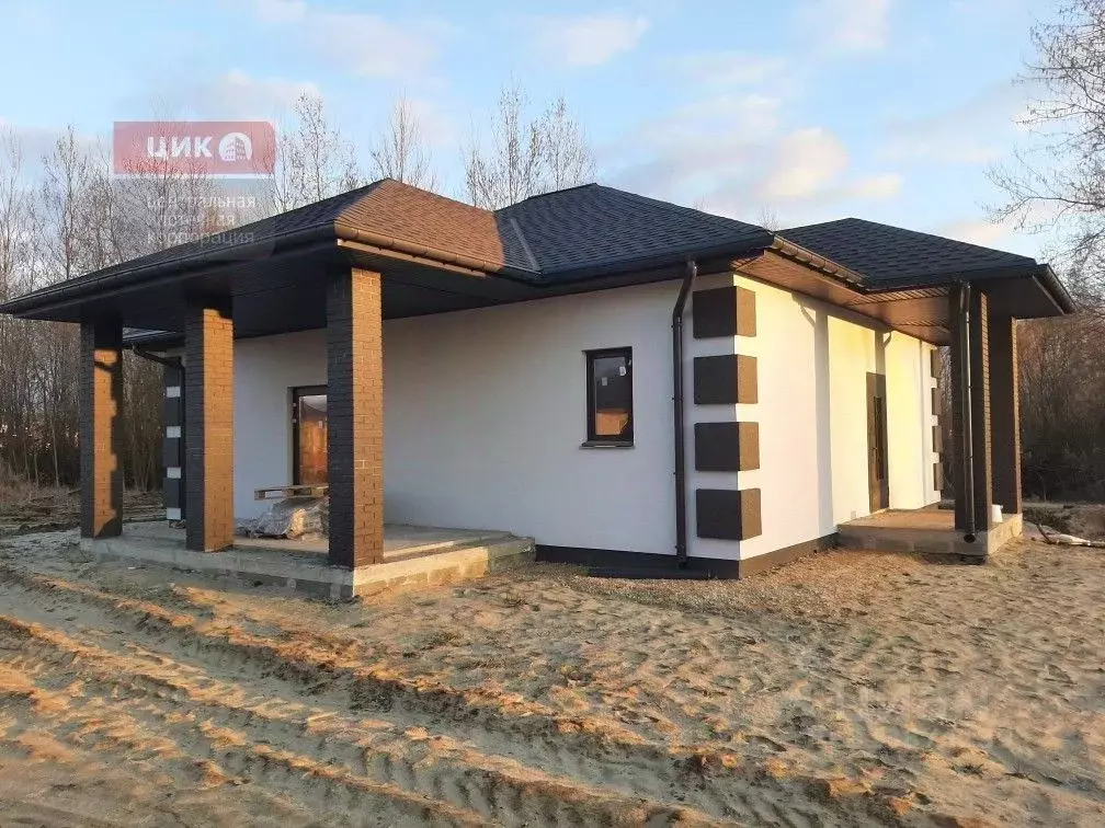 Дом в Рязанская область, Рязанский район, Полянское с/пос, с. Поляны ... - Фото 0