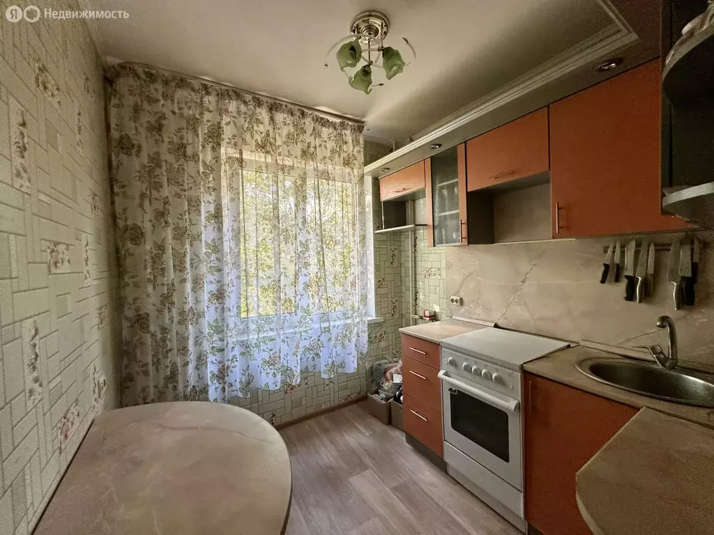 3-комнатная квартира: Гай, Орская улица, 130 (61.7 м) - Фото 1