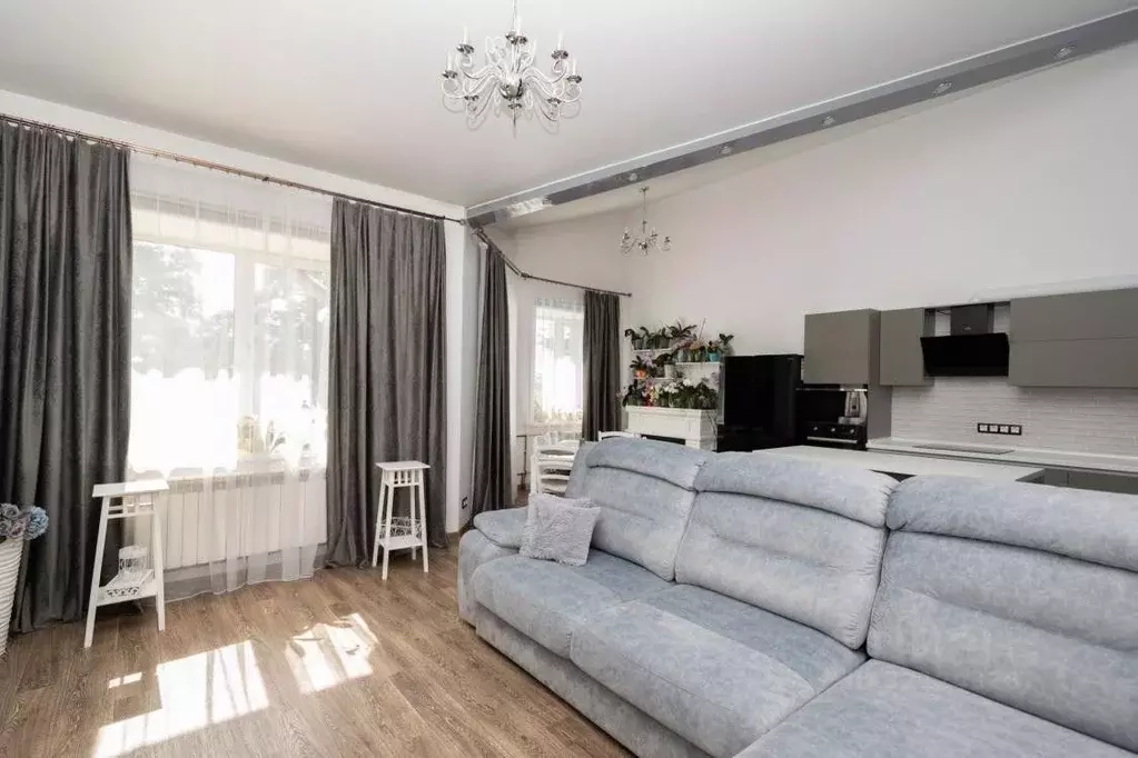 4-к кв. Иркутская область, Иркутск ул. Жуковского, 58/1 (150.0 м) - Фото 1