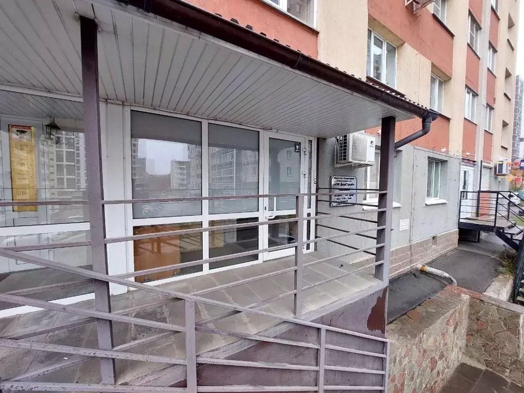 Помещение свободного назначения в Удмуртия, Ижевск Школьная ул., 8 (42 ... - Фото 1