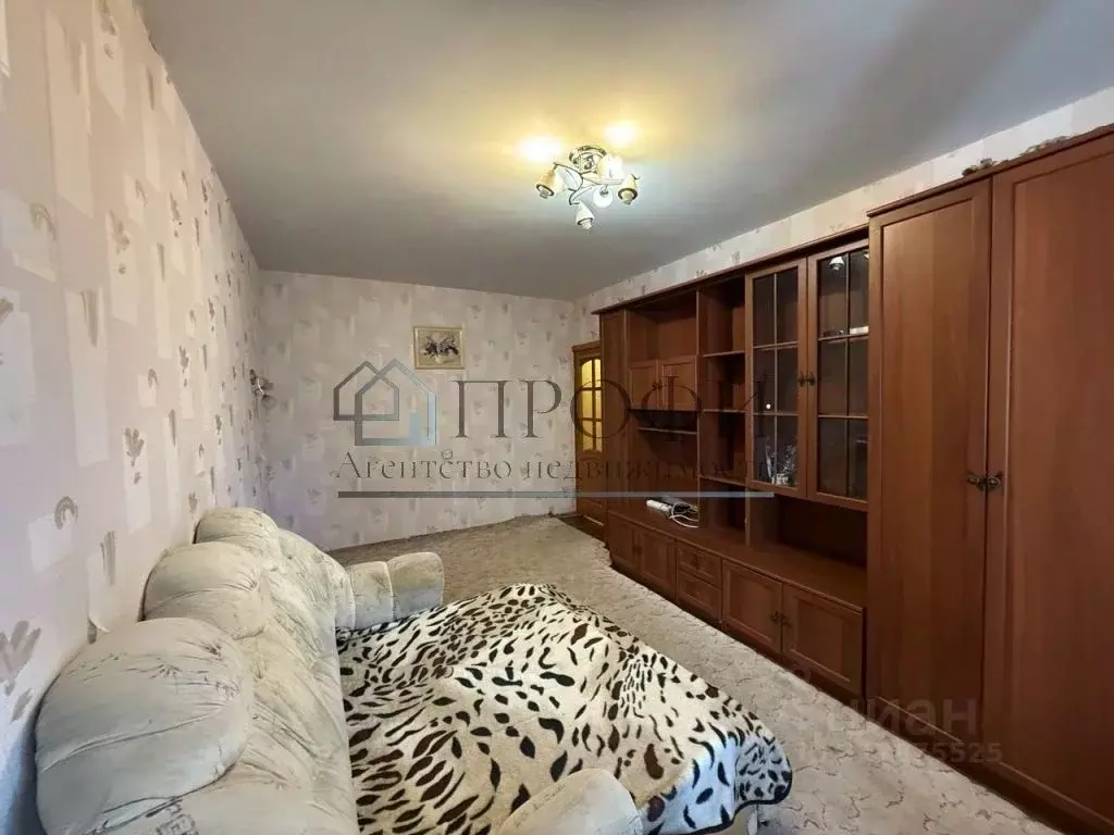 2-к кв. Белгородская область, Новый Оскол Ливенская ул., 130 (50.4 м) - Фото 0