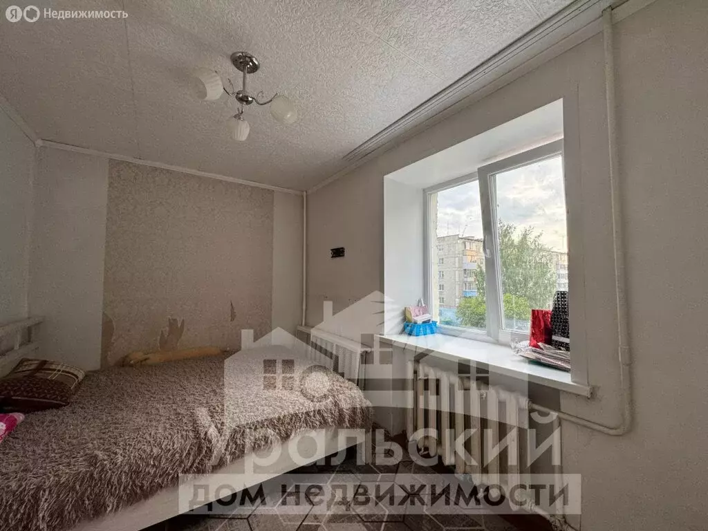 4-комнатная квартира: Алапаевск, улица Братьев Останиных, 28 (60.2 м) - Фото 1
