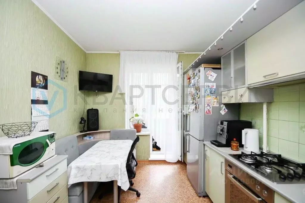 2-к кв. Омская область, Омск просп. Комарова, 19 (64.7 м) - Фото 1