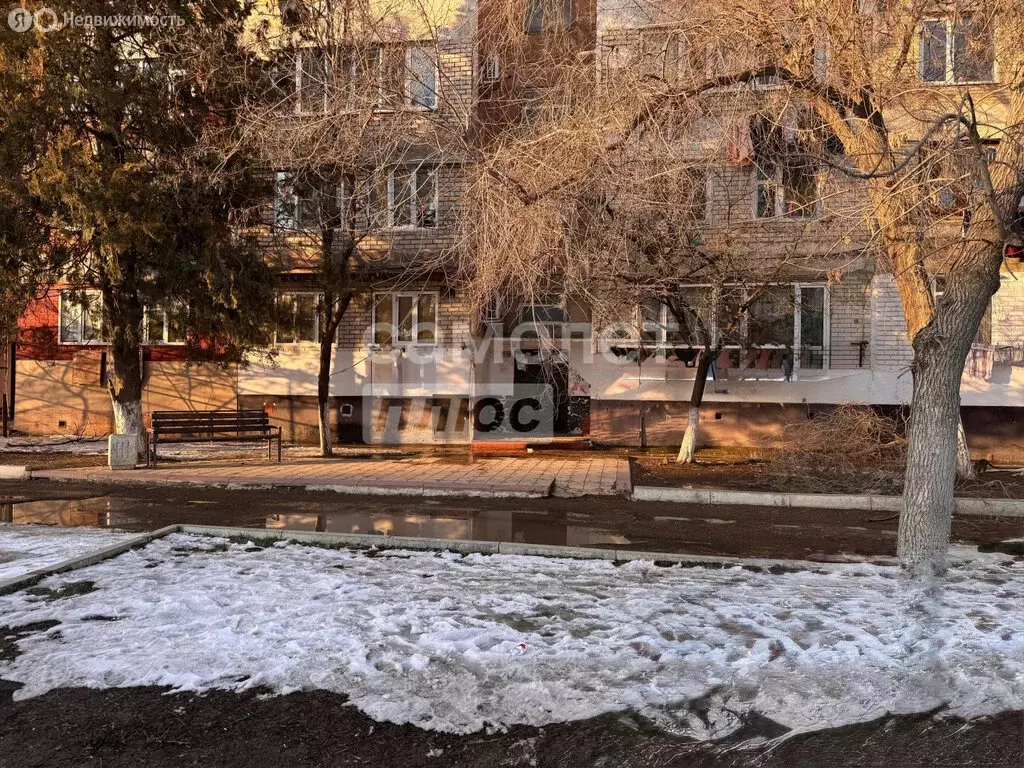 3-комнатная квартира: город Кизилюрт, улица Гамзата Цадаса, 83 (65 м) - Фото 1
