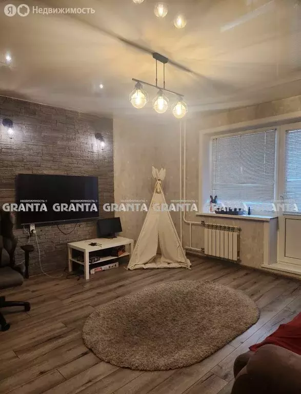 4-комнатная квартира: Красноярск, микрорайон Северный, улица ... - Фото 1