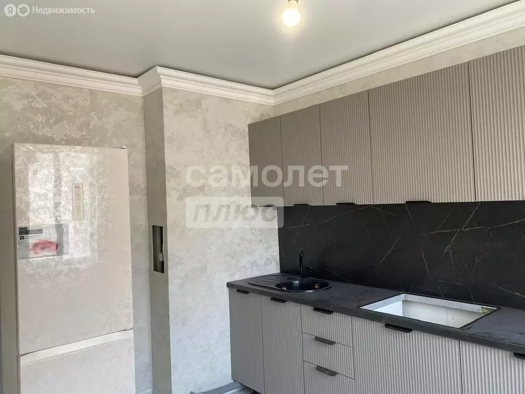 2-комнатная квартира: Каспийск, улица Камиля Гасанова, 4А (60 м) - Фото 1