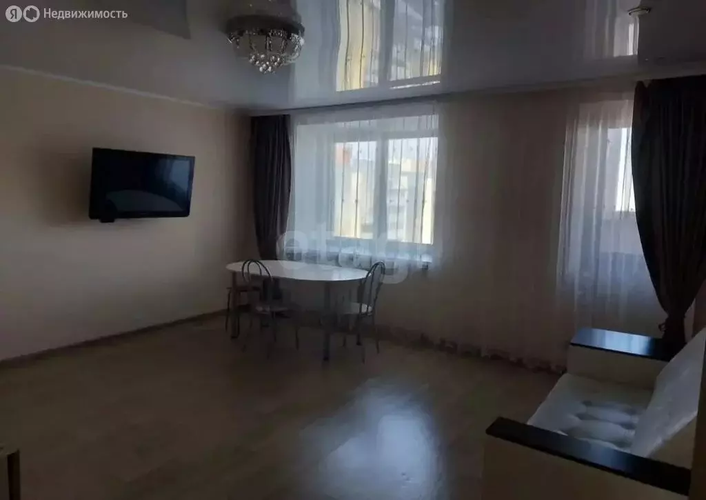 2-комнатная квартира: Тюмень, улица Избышева, 8 (66.3 м) - Фото 2