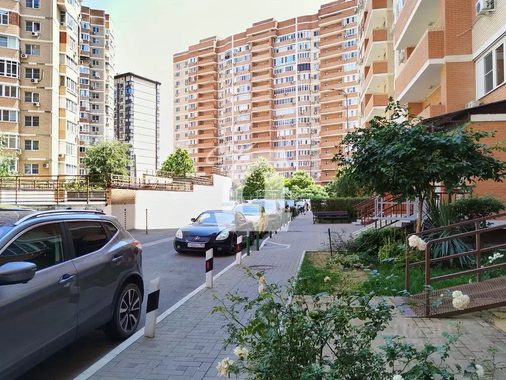 3-к кв. Краснодарский край, Краснодар Юбилейный мкр, ул. 70-летия ... - Фото 0