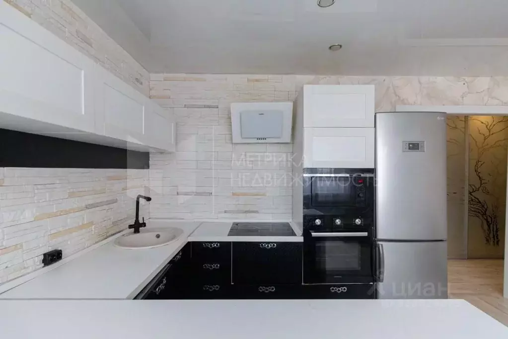 2-к кв. Тюменская область, Тюмень проезд Ямбургский, 3 (52.3 м) - Фото 1