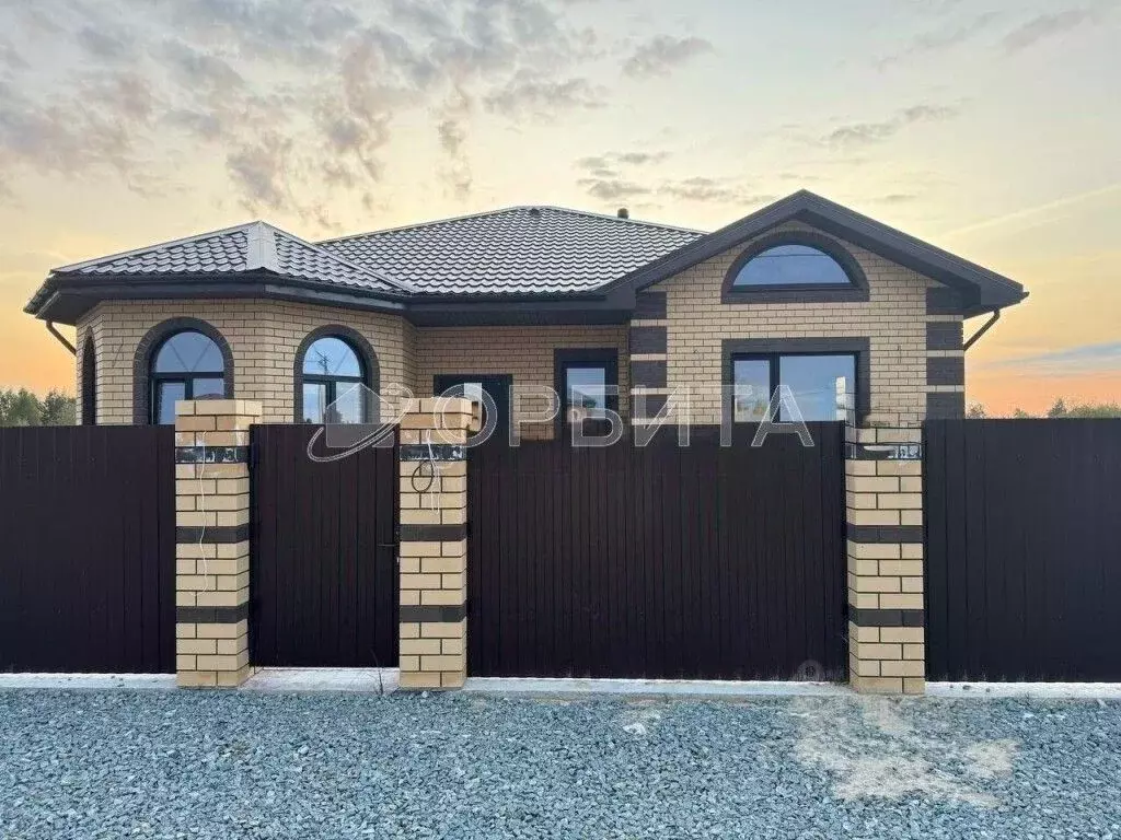 Дом в Тюменская область, Тюменский муниципальный округ, с. Чикча, ... - Фото 1