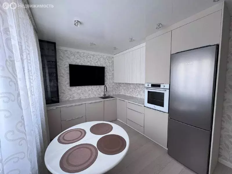 3-комнатная квартира: Челябинск, улица Бейвеля, 46А (85.5 м) - Фото 0