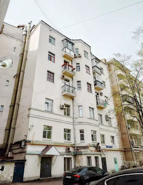 Помещение рядом с метро с мокрой точкой внутри - Фото 1