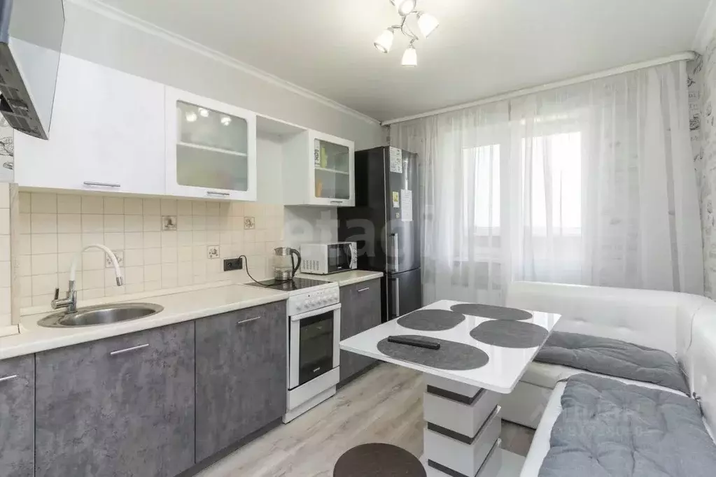2-к кв. Тюменская область, Тюмень ул. Пермякова, 81 (51.9 м) - Фото 0
