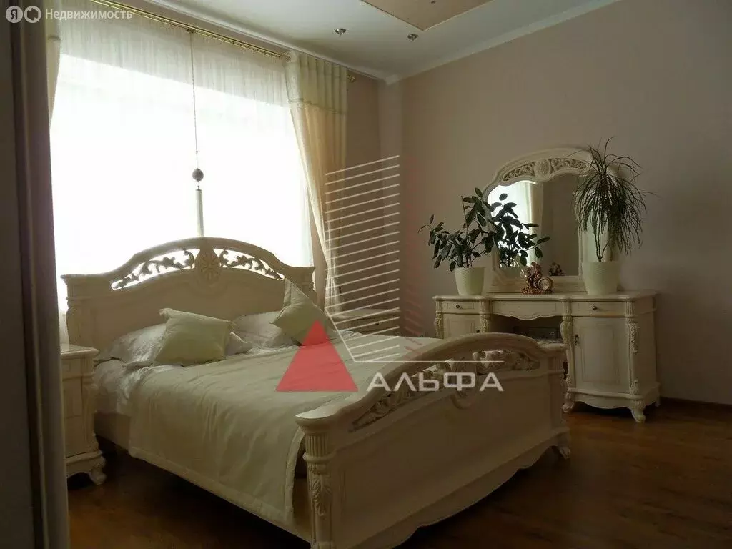 6-комнатная квартира: Евпатория, улица Сытникова, 4А (223 м) - Фото 0
