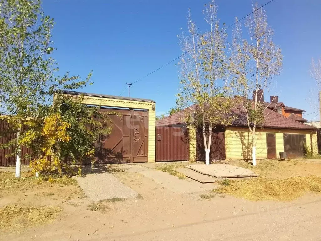 Дом в Астраханская область, Астрахань Львовская ул., 2А (300 м) - Фото 1