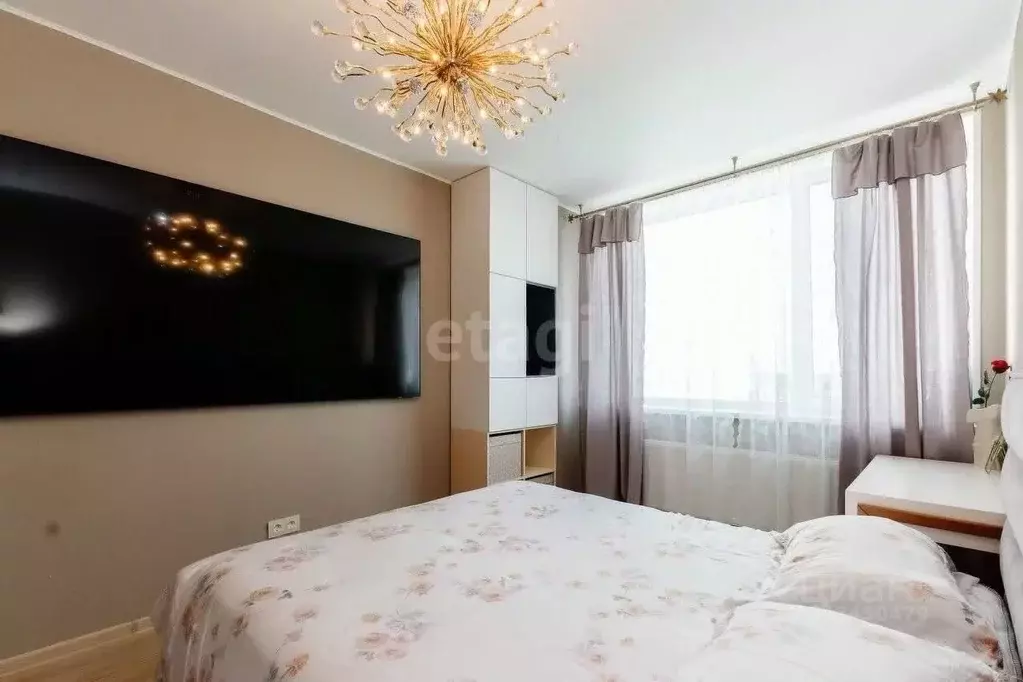 2-к кв. Свердловская область, Екатеринбург ул. Победы, 102 (67.4 м) - Фото 0