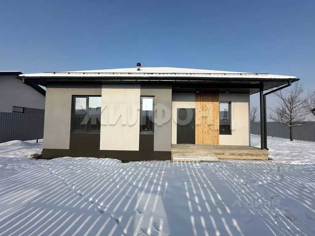 Дом в Хакасия, Усть-Абаканский район, пос. Тепличный ул. С.А. Есенина, ... - Фото 1