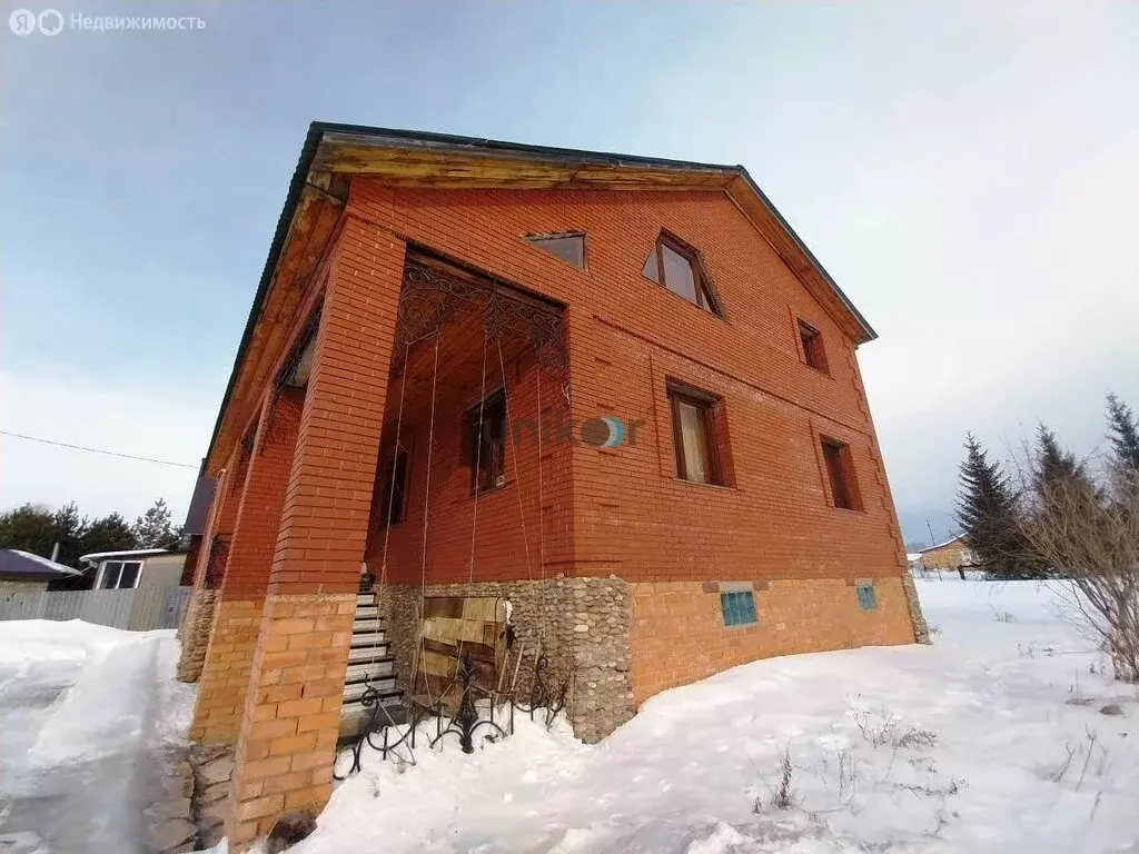 Дом в село Иглино, улица Строителей, 9кв1 (200 м) - Фото 2