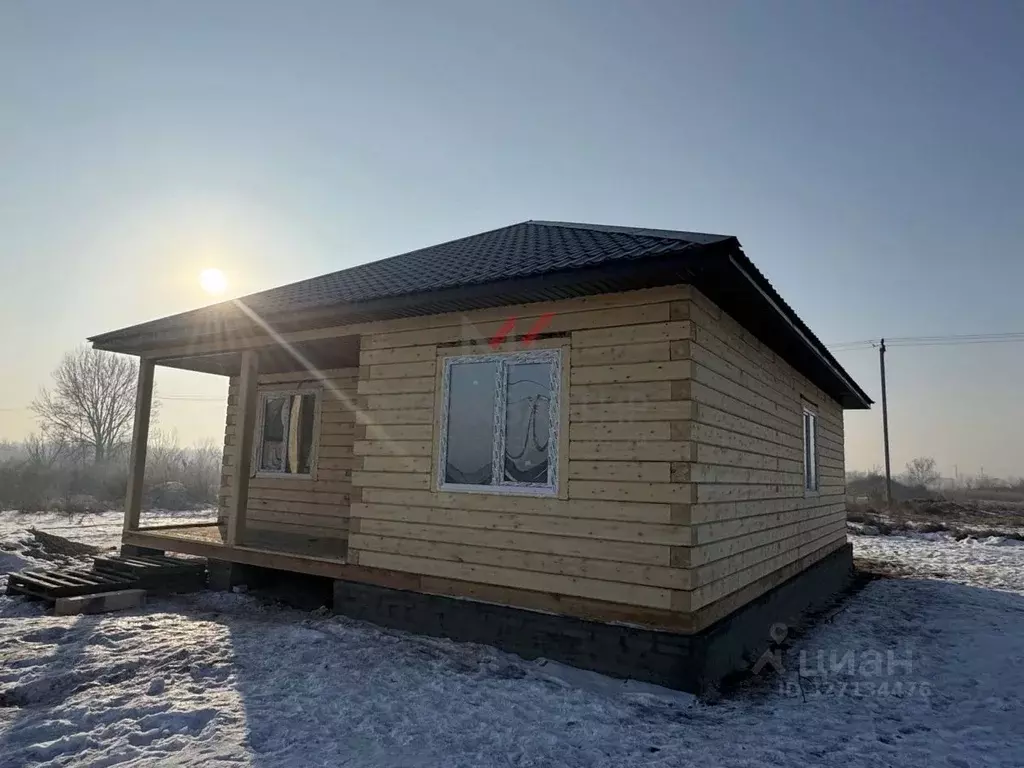 Дом в Хакасия, Усть-Абаканский район, пос. Тепличный ул. Ленина (92 м) - Фото 1