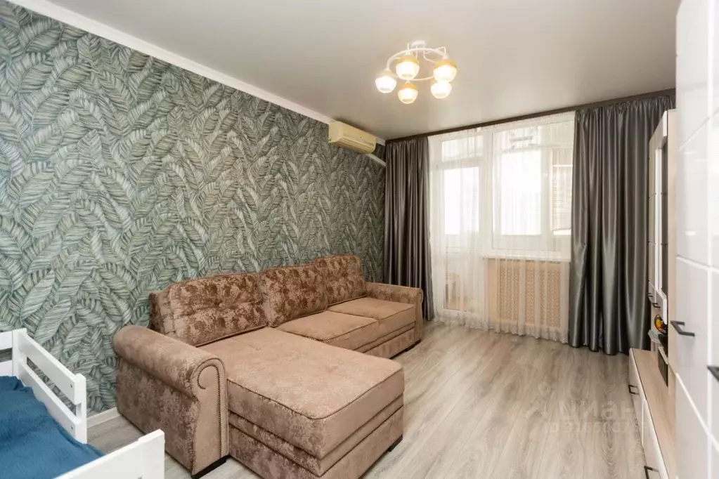 1-к кв. Оренбургская область, Оренбург Салмышская ул., 74 (46.8 м) - Фото 0