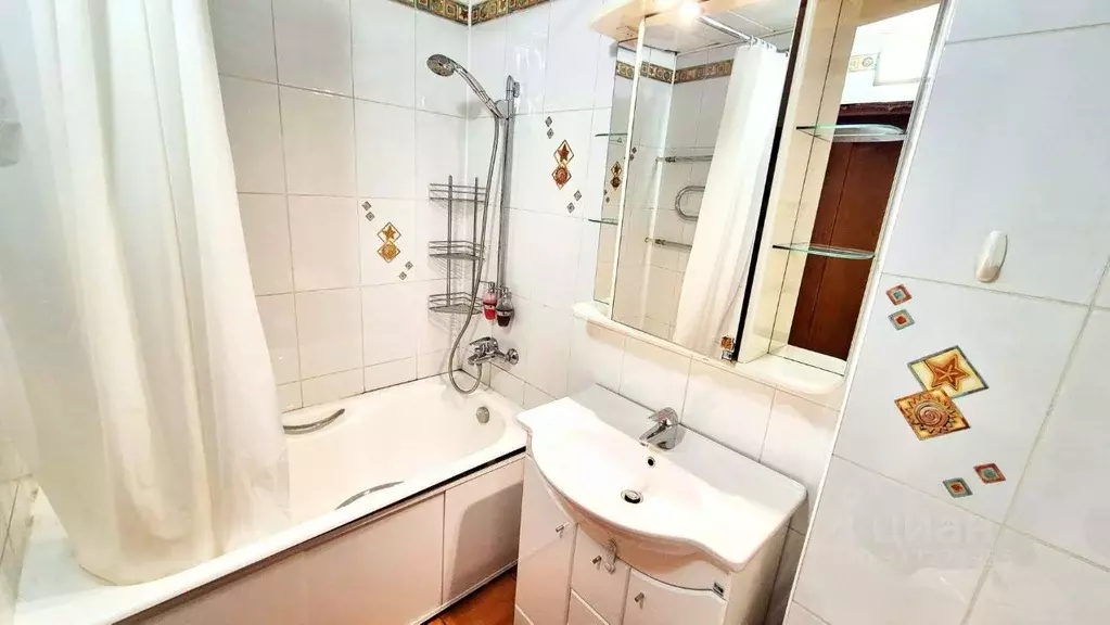 3-к кв. Кемеровская область, Новокузнецк ул. Тольятти, 33 (67.0 м) - Фото 1