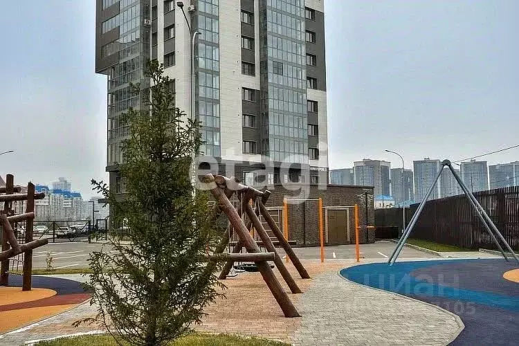 4-к кв. Красноярский край, Красноярск ул. Авиаторов, 3 (120.8 м) - Фото 1