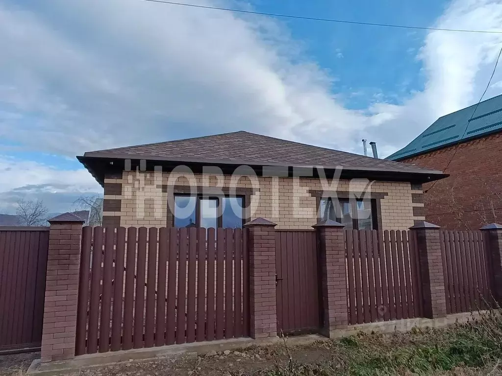 Дом в Краснодарский край, Апшеронск ул. Курченко, 21 (76 м) - Фото 1