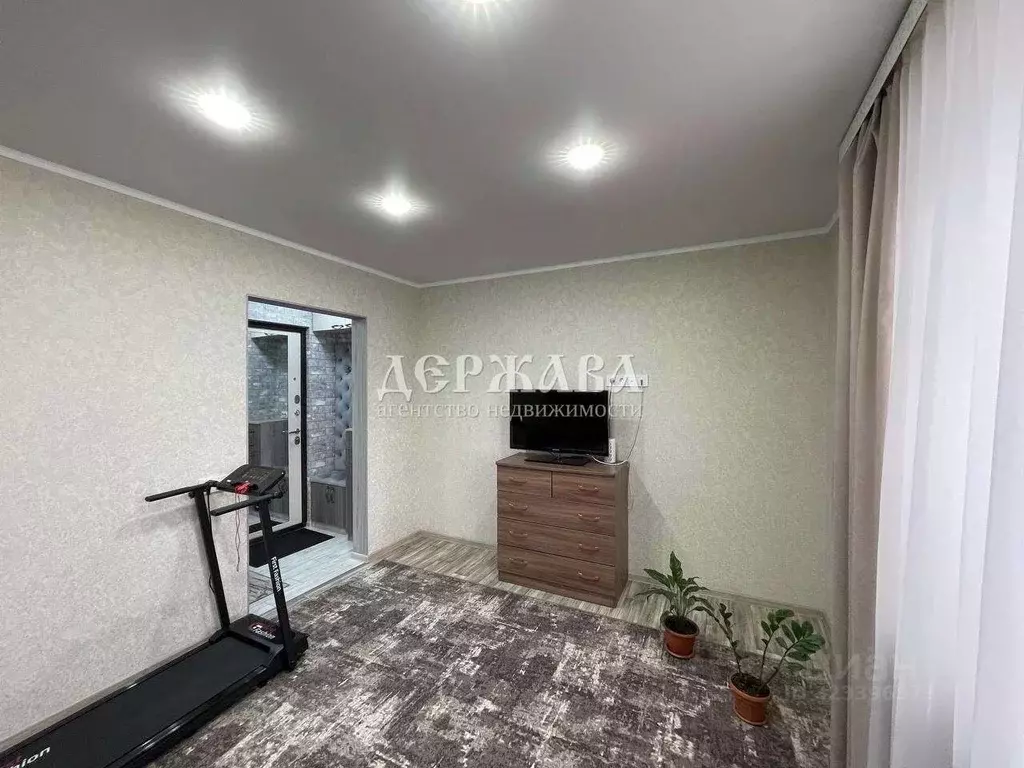 1-к кв. Белгородская область, Старый Оскол Интернациональный мкр, 28 ... - Фото 1