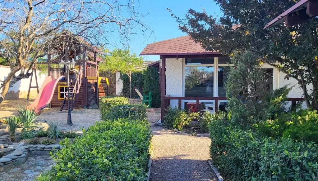 Дом в Крым, Ленинский район, Семисотское с/пос, с. Каменское пер. ... - Фото 1