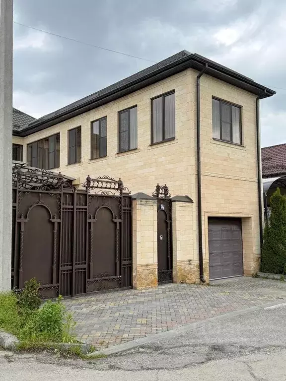 Дом в Кабардино-Балкария, Нальчик Чинарная ул., 22А (410 м) - Фото 1
