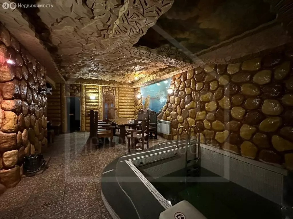 Помещение свободного назначения (1800 м) - Фото 1