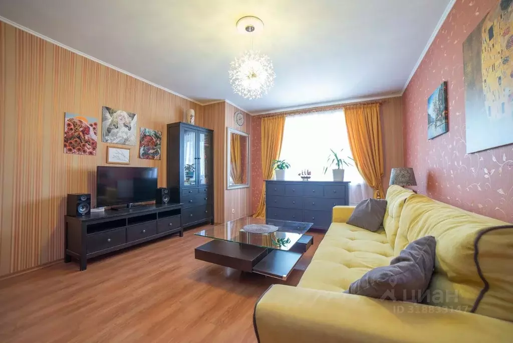 2-к кв. Свердловская область, Екатеринбург ул. Фурманова, 48 (71.7 м) - Фото 1