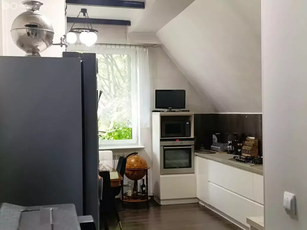 3-комнатная квартира: Калининград, улица Каштановая Аллея, 7 (100 м) - Фото 0