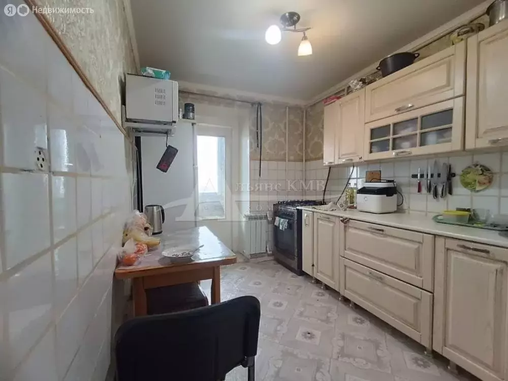 3-комнатная квартира: Зеленокумск, улица Горького, 149 (63 м) - Фото 1