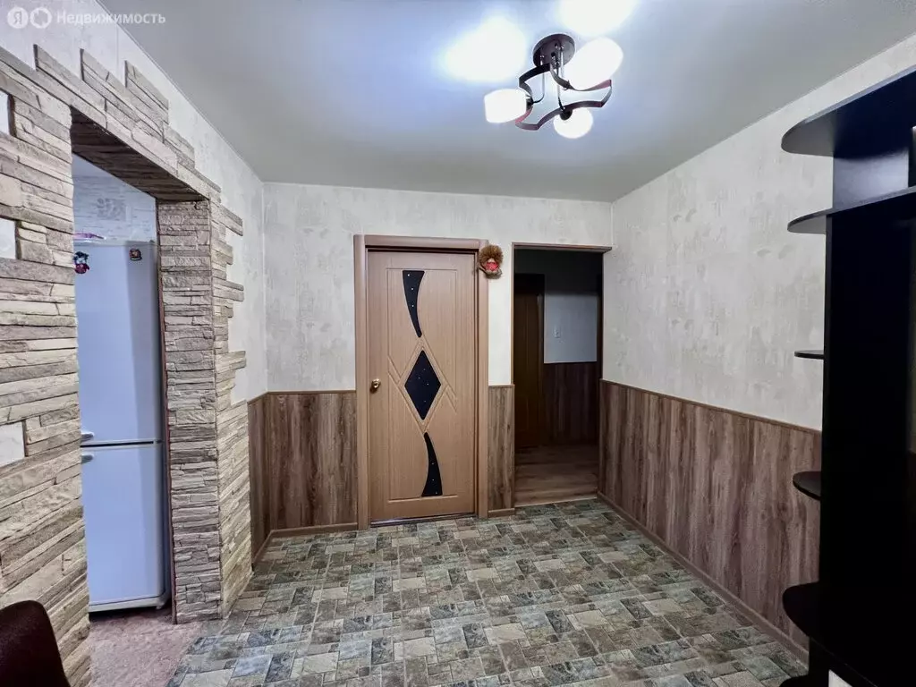 3-комнатная квартира: Киров, микрорайон Радужный, улица Конституции, ... - Фото 1