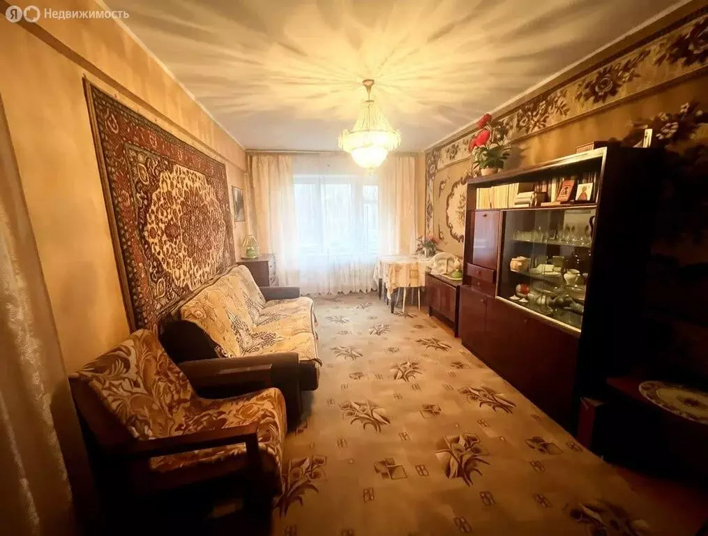 3-комнатная квартира: Богородицк, улица Коммунаров, 155 (58.2 м) - Фото 1