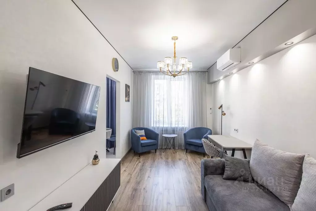 2-к кв. Омская область, Омск просп. Карла Маркса, 17 (70.0 м) - Фото 1