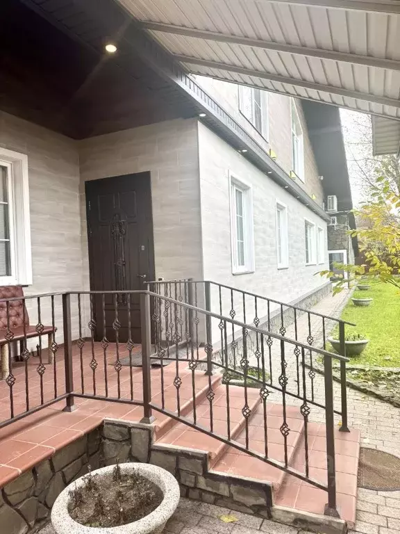 Дом в Московская область, Красногорск городской округ, с. ... - Фото 1