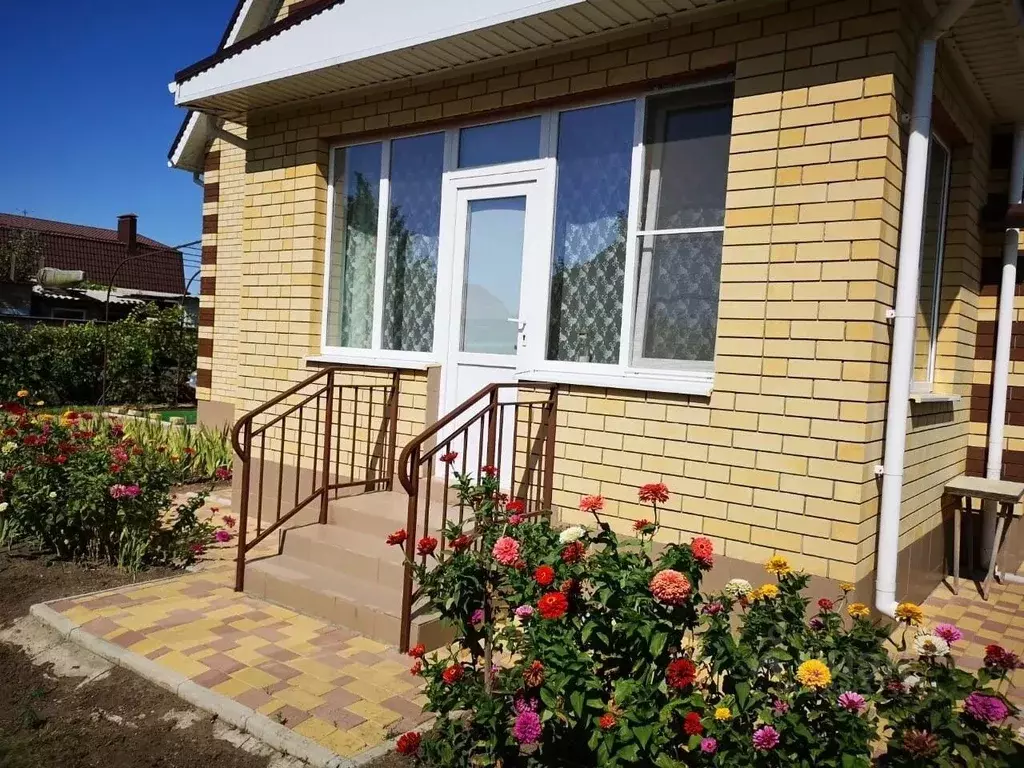 Дом в Краснодарский край, Ейск Ромашковая ул. (150 м) - Фото 1
