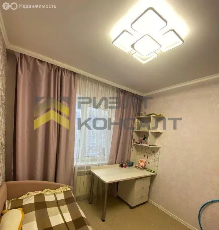 3-комнатная квартира: Омск, улица Дмитриева, 11 (64 м) - Фото 1