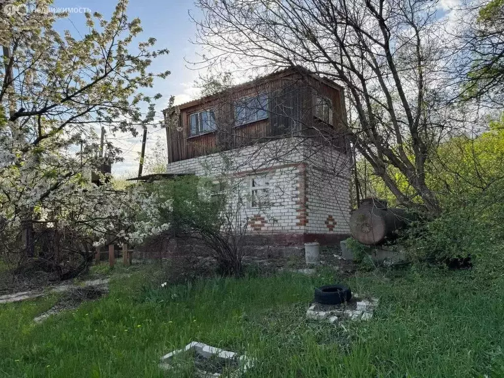 Дом в село Зелёная Поляна, Октябрьская улица (30 м) - Фото 1