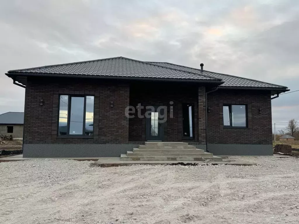 Дом в Башкортостан, Стерлитамакский район, Казадаевский сельсовет, с. ... - Фото 1