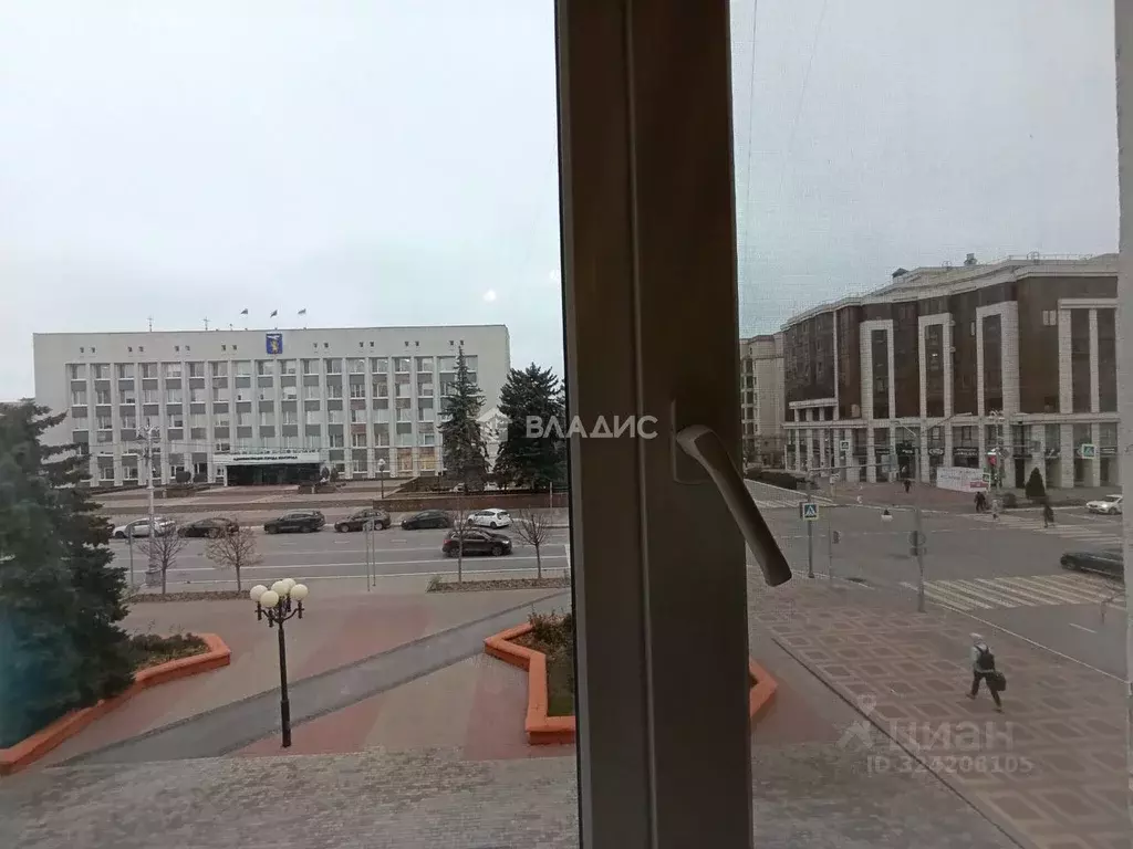 3-к кв. Белгородская область, Белгород Гражданский просп., 33 (100.0 ... - Фото 1